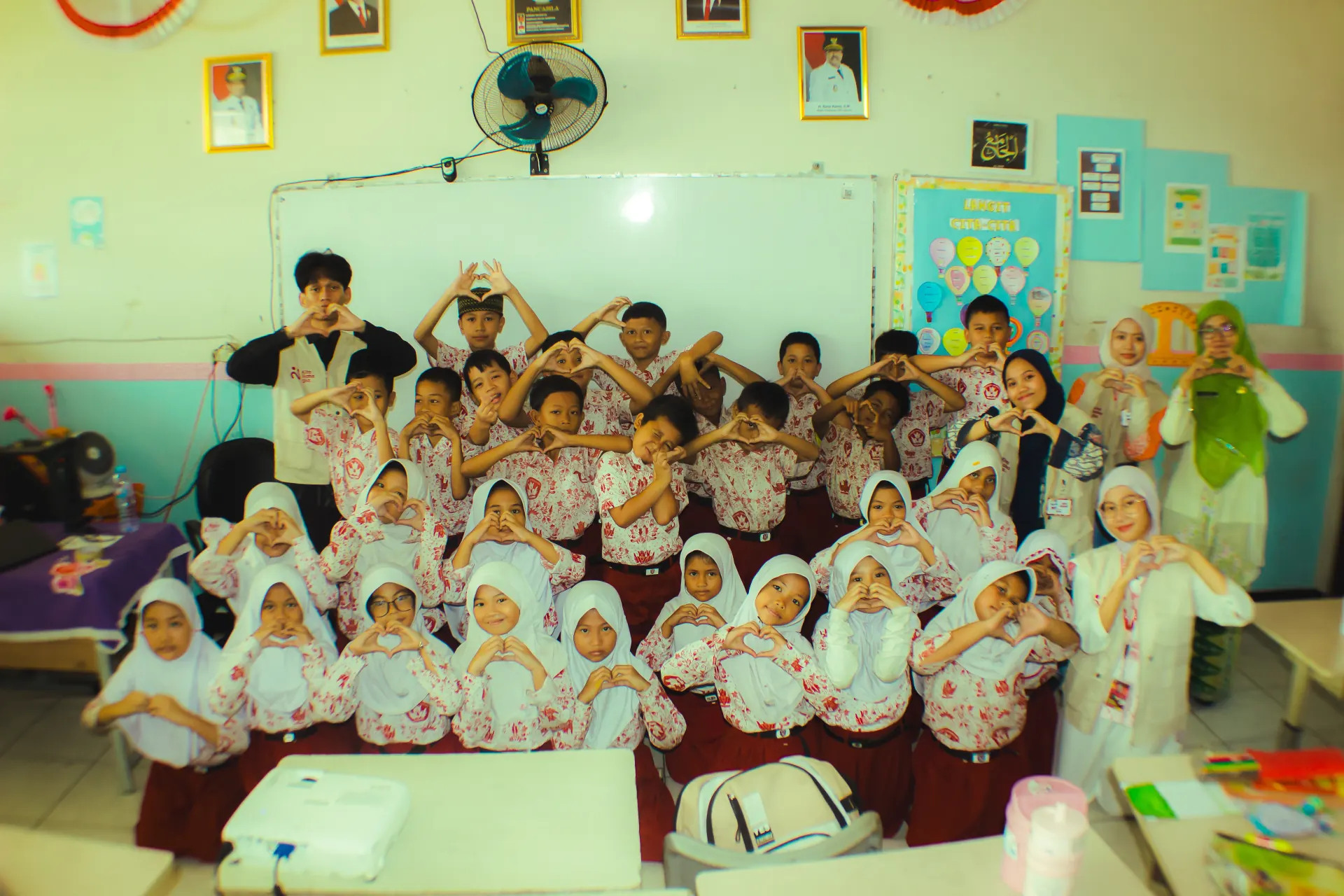 Bahagia Berbagi